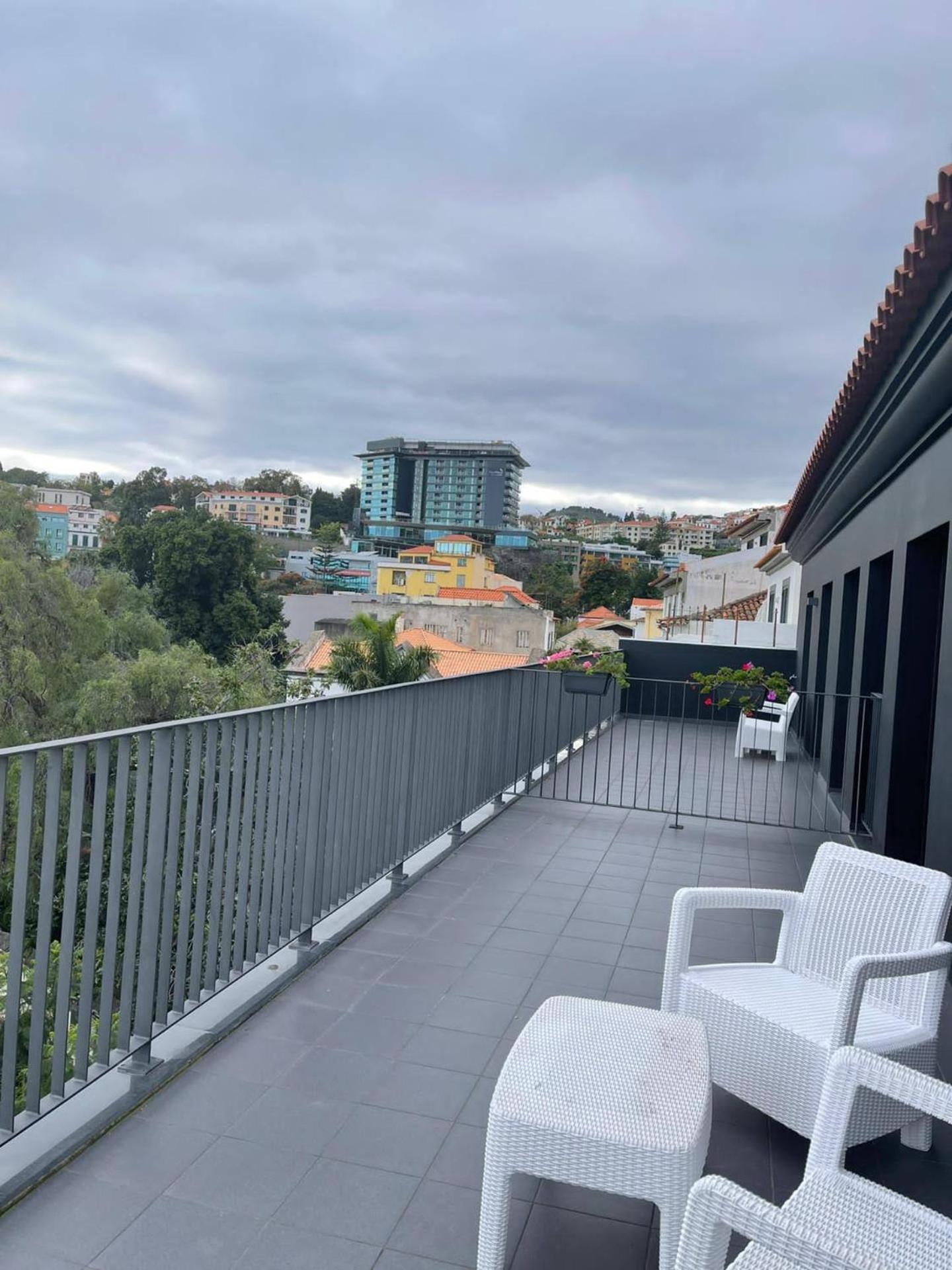 Carreira Residence Funchal  Buitenkant foto
